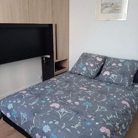 Appartement F2 Meuble Centre Ville ブリーブ・ラ ・ガイヤルド エクステリア 写真